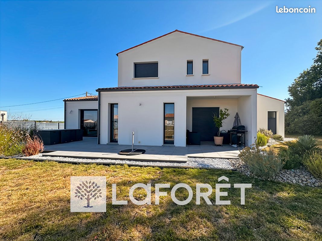 Maison 5 pièces 199 m² · à Rouffiac · 199 m² · 335 700 €