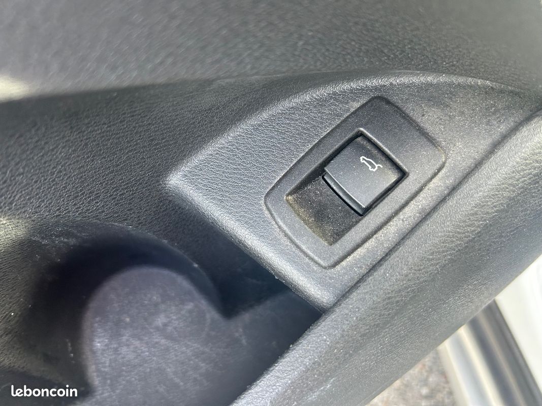 BMW X1 F48 xDrive 25d 231 ch BVA8 xLine - CAMERA DE RECUL - LIMITEUR REGULATEUR DE VITESSE (image 23)