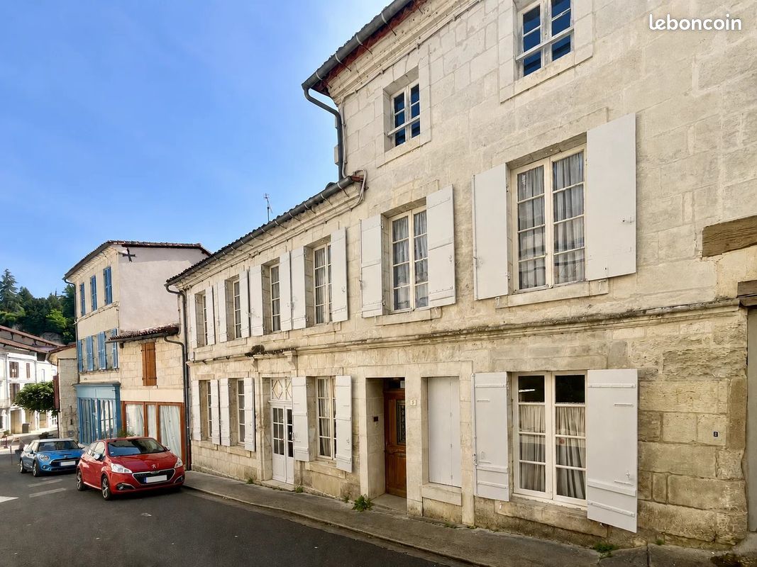 Maison 8 pièces 176 m² · à Aubeterre-sur-Dronne · 176 m² · 246 100 €