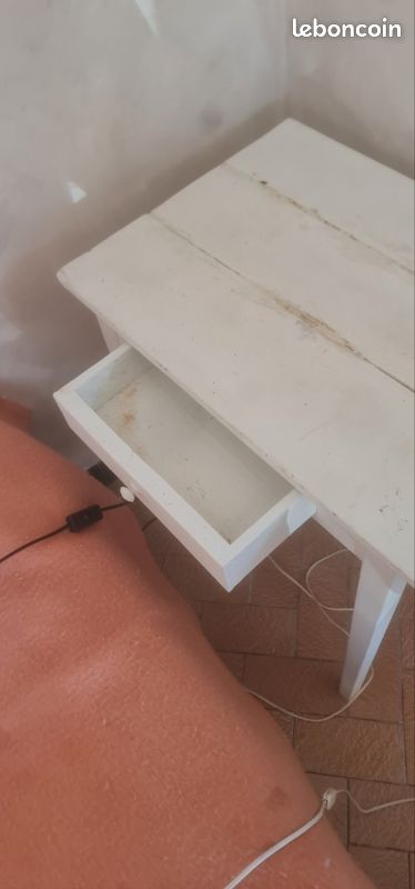 Table (image 3)