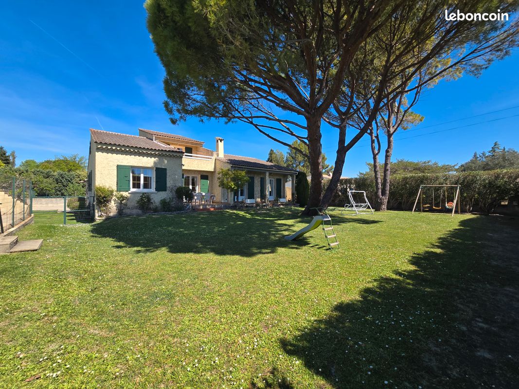 Maison 6 pièces 156 m² · à Entraigues-sur-la-Sorgue · 156 m² · 495 000 €