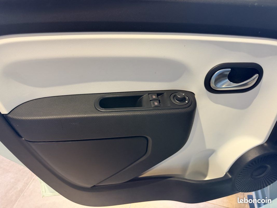 Renault twingo 3 1.0 sce 65 zen / radar ar / pack modularite 2021 (image 8)