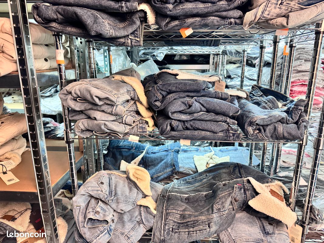 DÉSTOCKAGE MASSIF – Marques originales : Levi’s, Tommy Hilfiger, Hugo Boss, Calvin Klein, Vans, Converse, The North Face, Patagonia… (image 10)