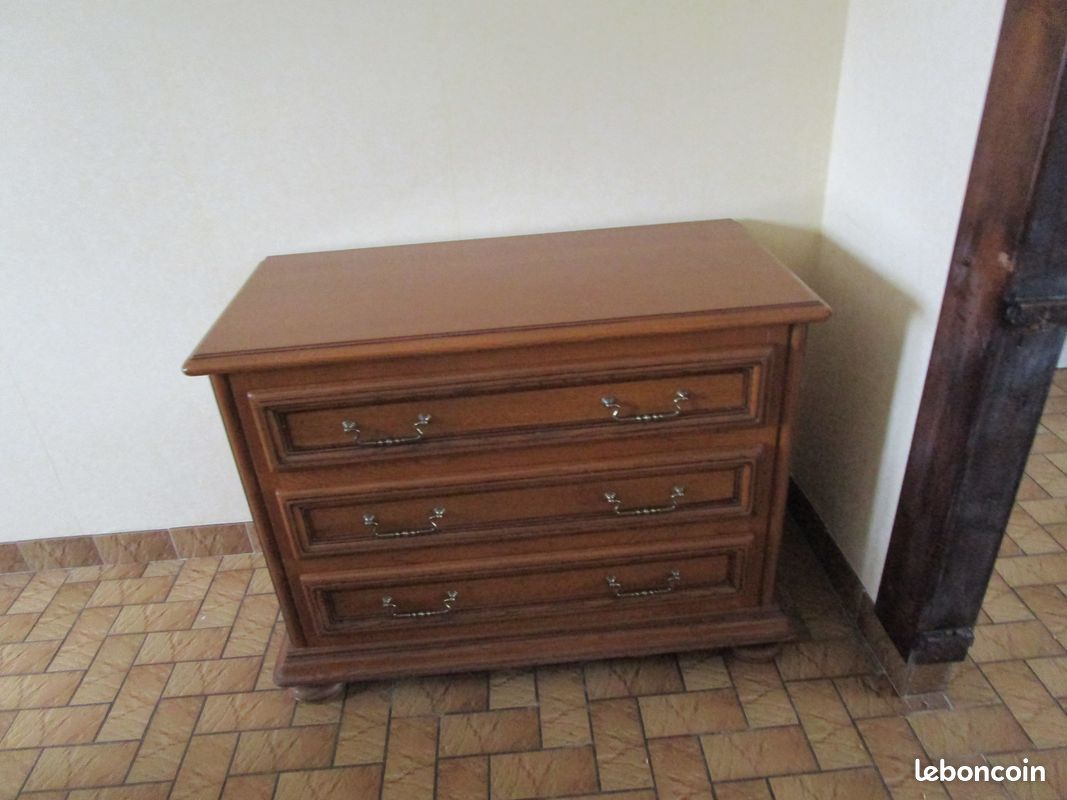 Commode (image 1)