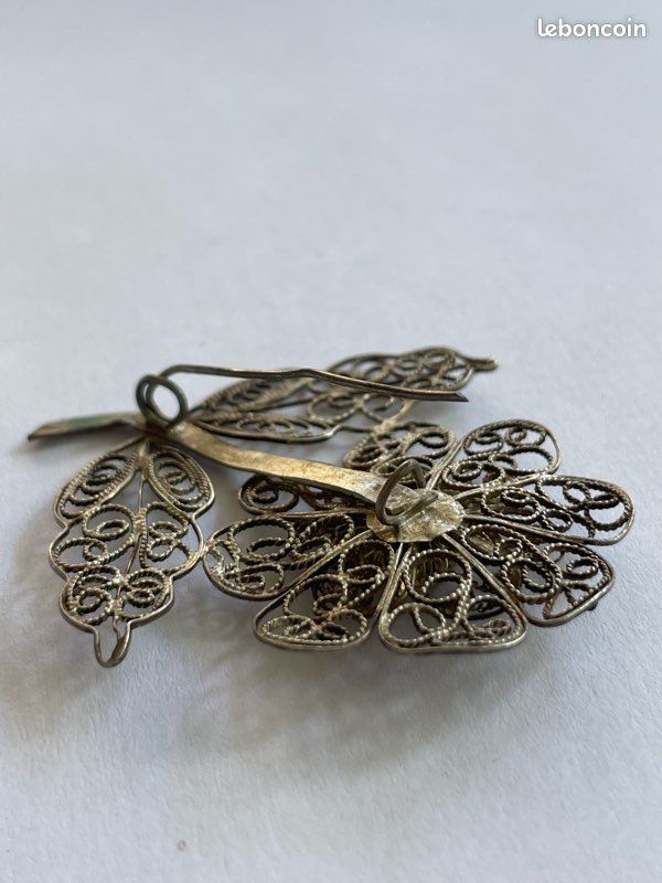 Broche d'exportation chinoise en filigrane d'argent rond, cannetille et corail