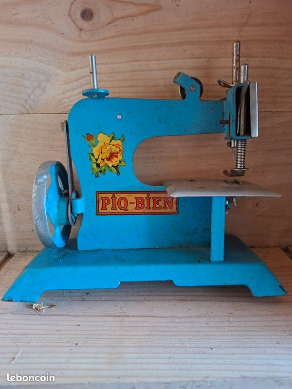 Petite Machine à Coudre Jouet PIQ-BIEN – Ancienne, Tôle, Déco Vintage Mercerie