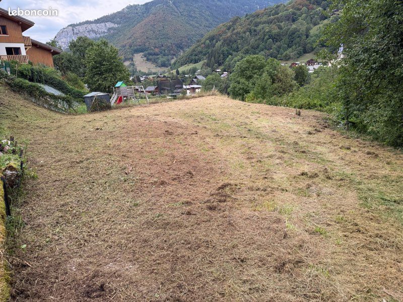 Terrain plat pour stockage · à Saint-Jean-d'Aulps · 10 000 €/mois