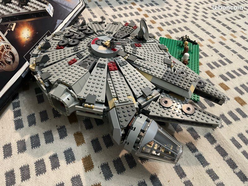 Lego Star Wars 4504 Millennium Falcon (image 3)