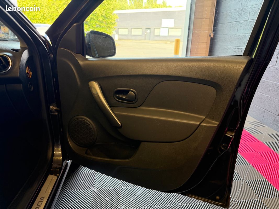 DACIA LOGAN MCV TCe 90 Ambiance / Ecran / Régulateur et limiteur de vitesse / Distribution / (image 24)