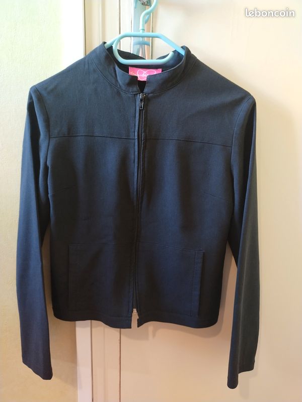 Petite veste noire avec fermeture Taille 36 (image 1)