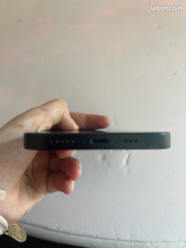 Vendre un téléphone pour pièce (image 1)