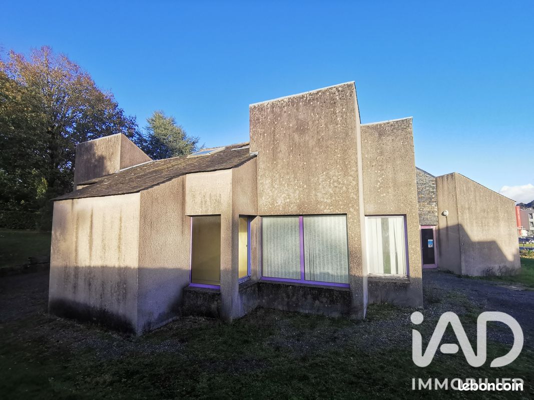 Maison 6 pièces 209 m² · à Guerlesquin · 209 m² · 80 000 €