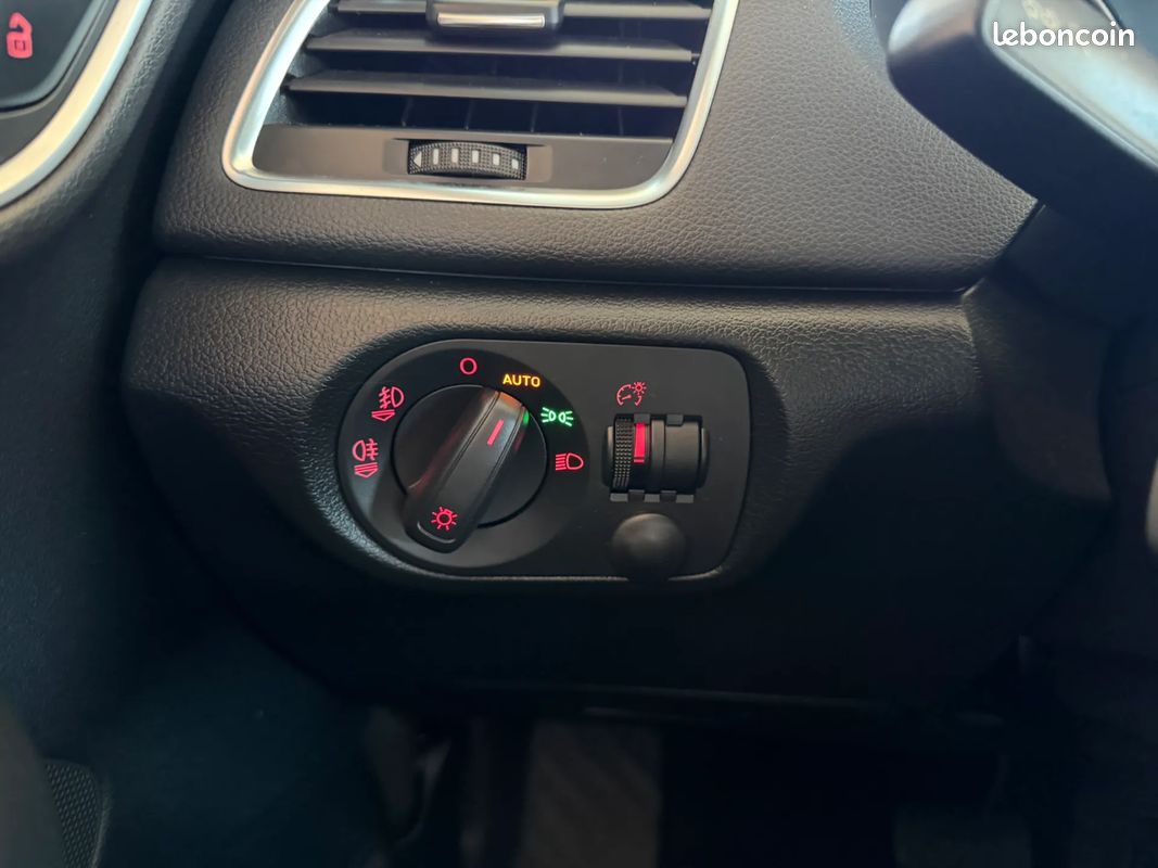 AUDI Q3 2.0 211ch Ambiente - Suivi Complet - Intérieur Cuir - Sièges Chauffants - Attelage (image 15)