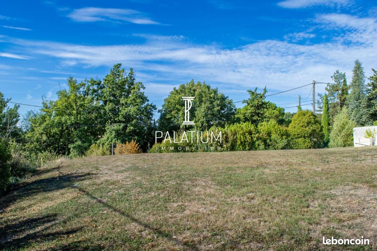 Terrain 600 m² · à Pierrevert · 129 600 €