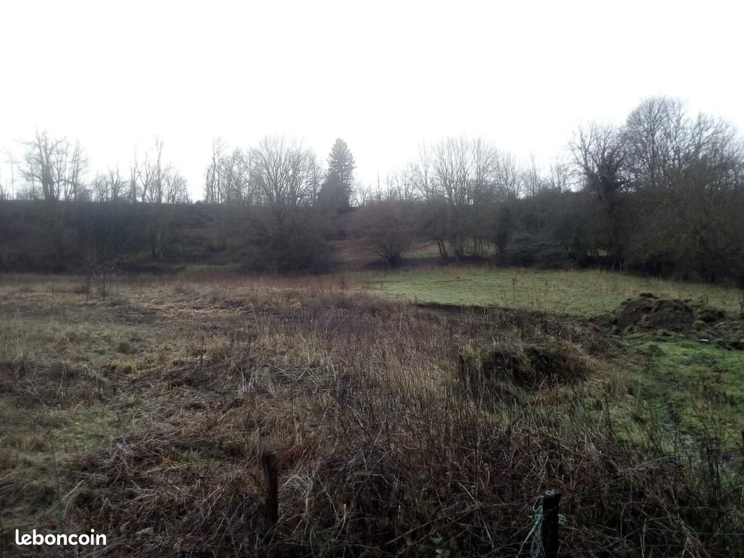 Terrain 2 319 m² Saint Bonnet Pres Orcival · à Saint-Bonnet-près-Orcival · 49 900 €