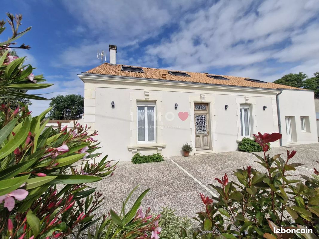 Maison 8 pièces 230 m² · à Yves · 230 m² · 494 737 €