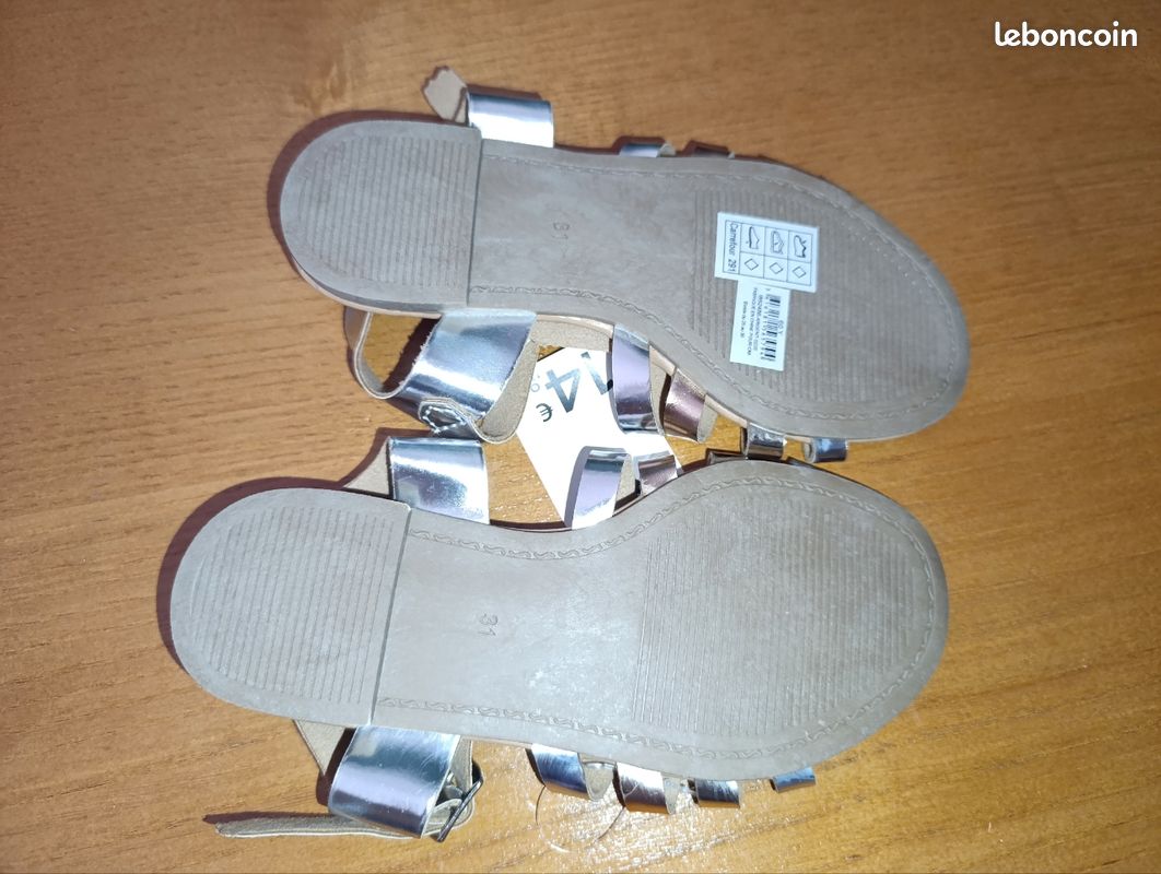 M47: Sandalettes fille pointure 31 neuves avec étiquette( Fleur) (image 2)