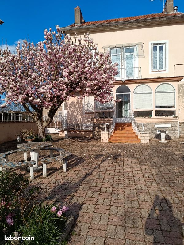 Maison 9 pièces 180 m² · à Montceau-les-Mines · 180 m² · 149 900 €