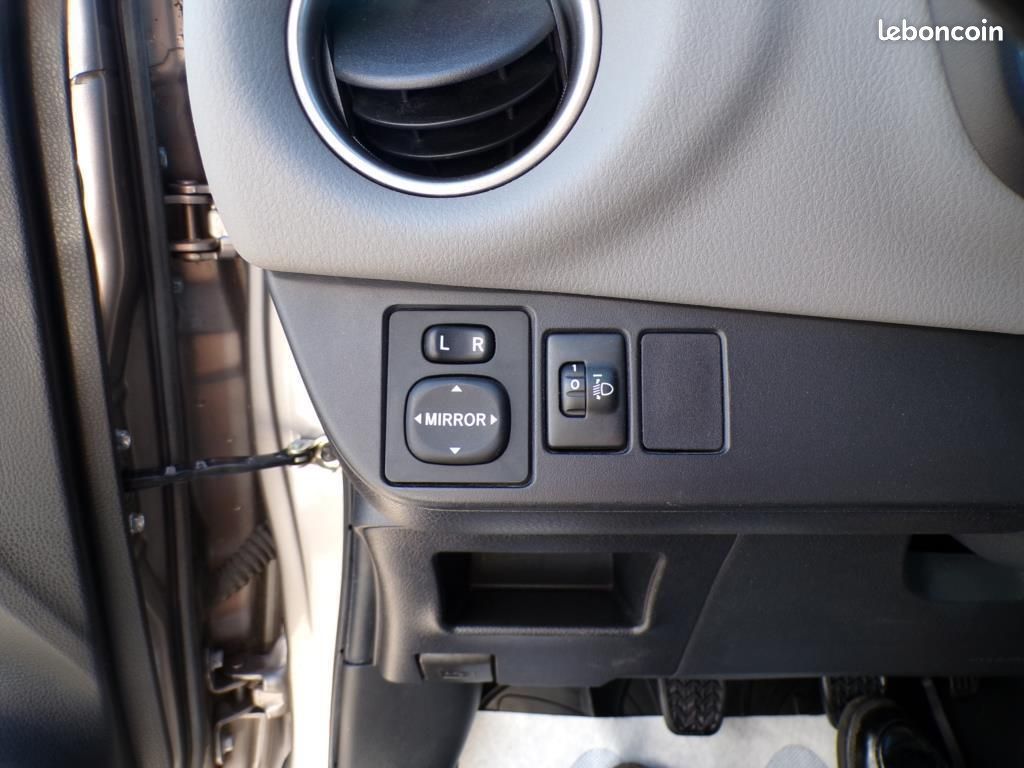 Toyota Yaris 90cv D-4D DYNAMIC (image 17)