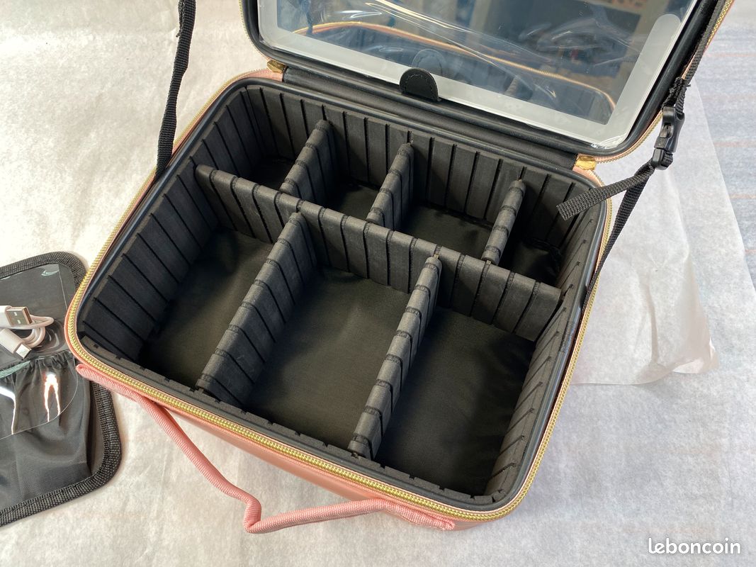 Trousse de maquillage de voyage avec miroir éclairé (image 4)