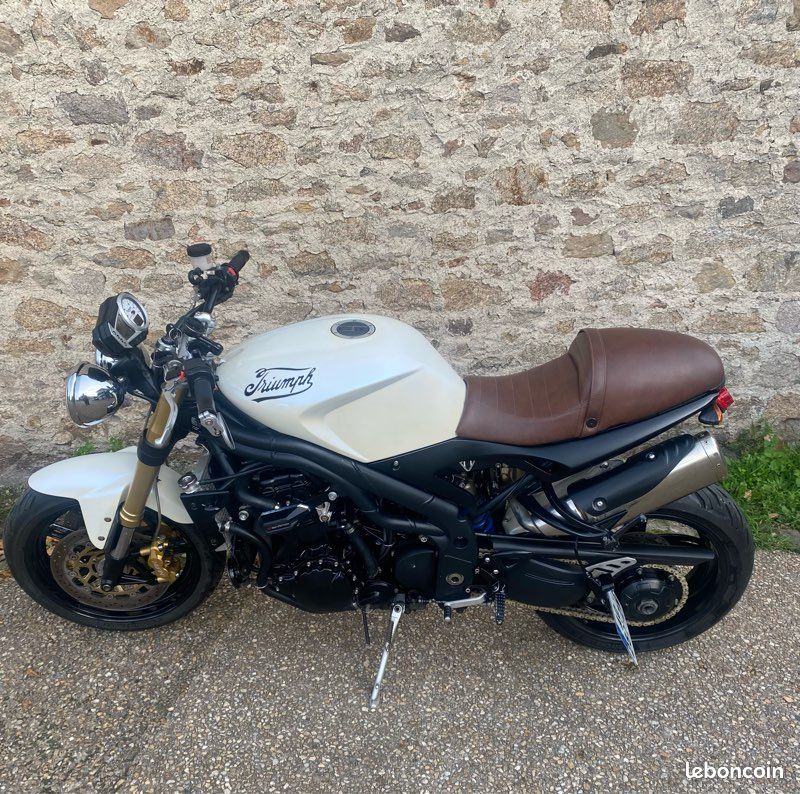 Triumph Speed Triple 1050 (image 2)