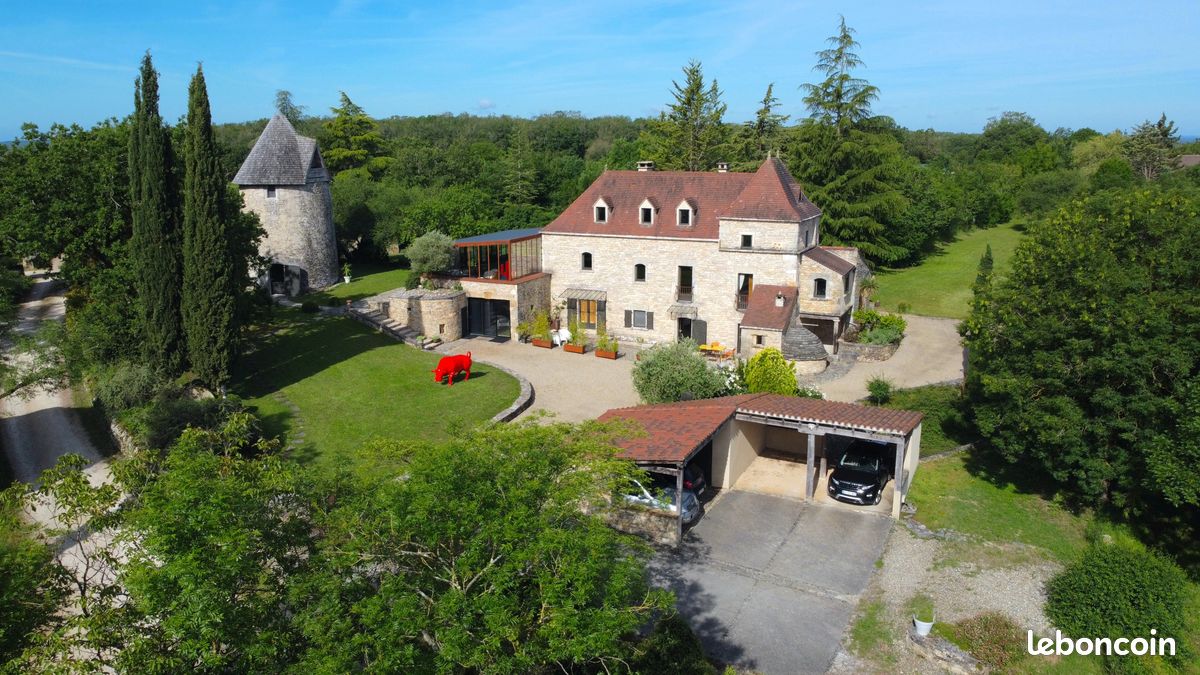 Maison 15 pièces 450 m² · à Varaire · 450 m² · 895 000 €