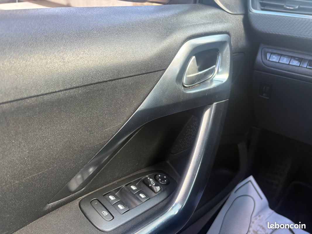 Peugeot 2008 1.6 e-hdi 92ch ETG6 BUSINESS (image 15)