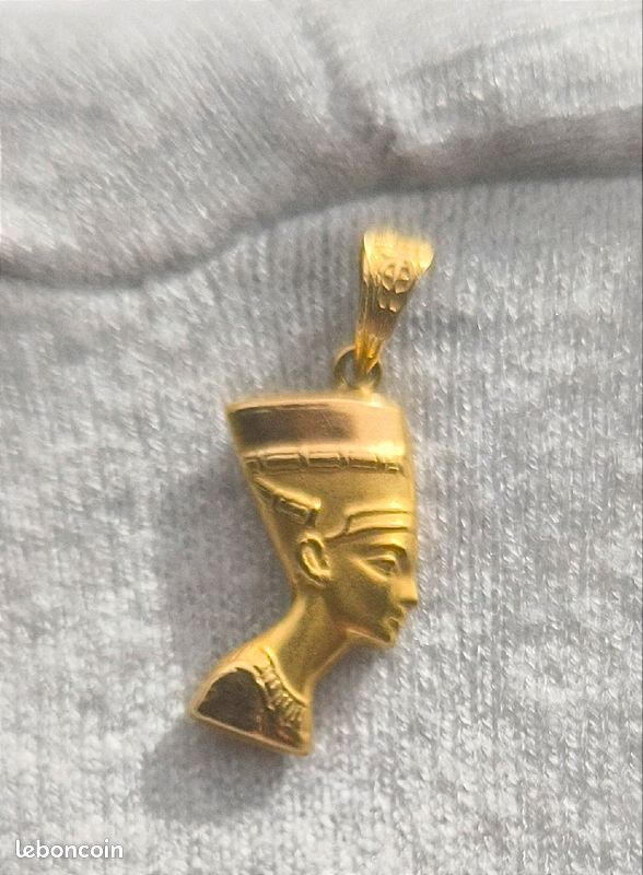 Pendentif or Néfertiti Montres Bijoux