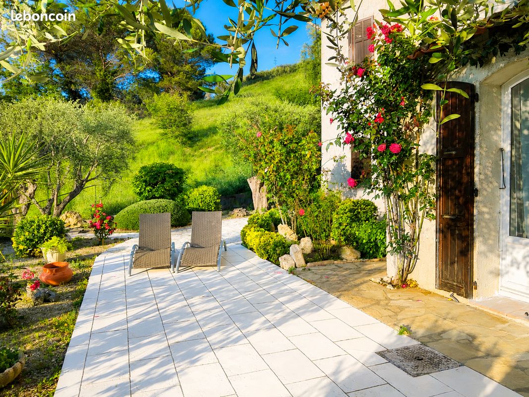 Appartement 5 pièces 200 m² · à La Trinité · 200 m² · 739 000 €