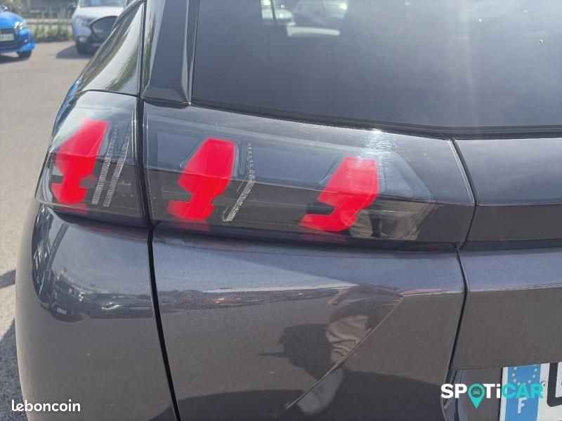 Peugeot 2008 1.2 PureTech 100ch S&S Style (image 17)