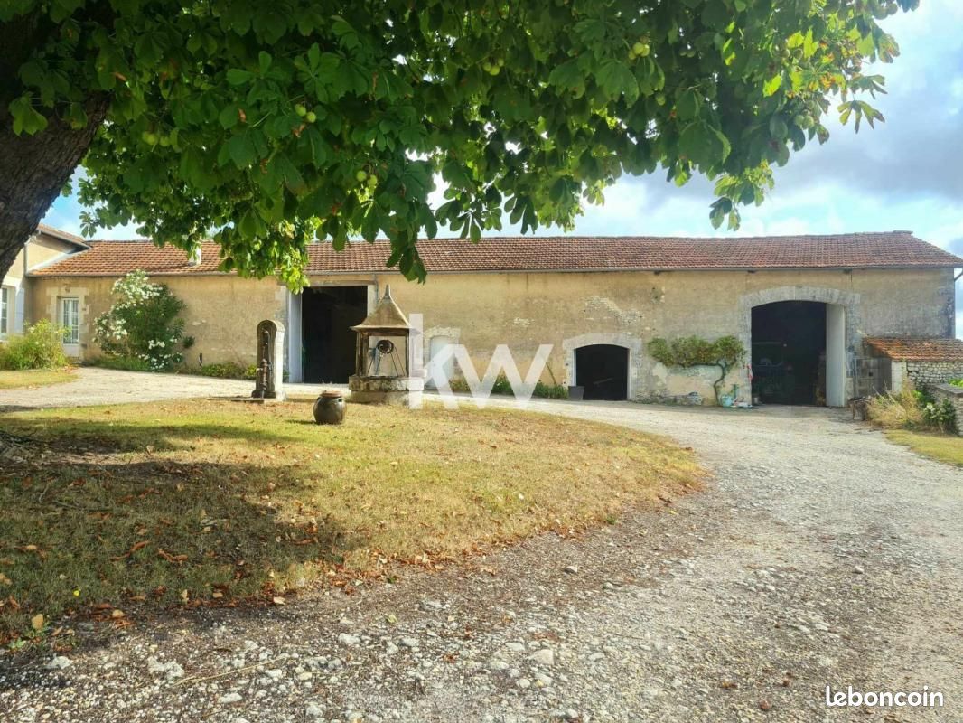 Propriété 13 pièces 362 m² - Châtignac 16480 (image 2)