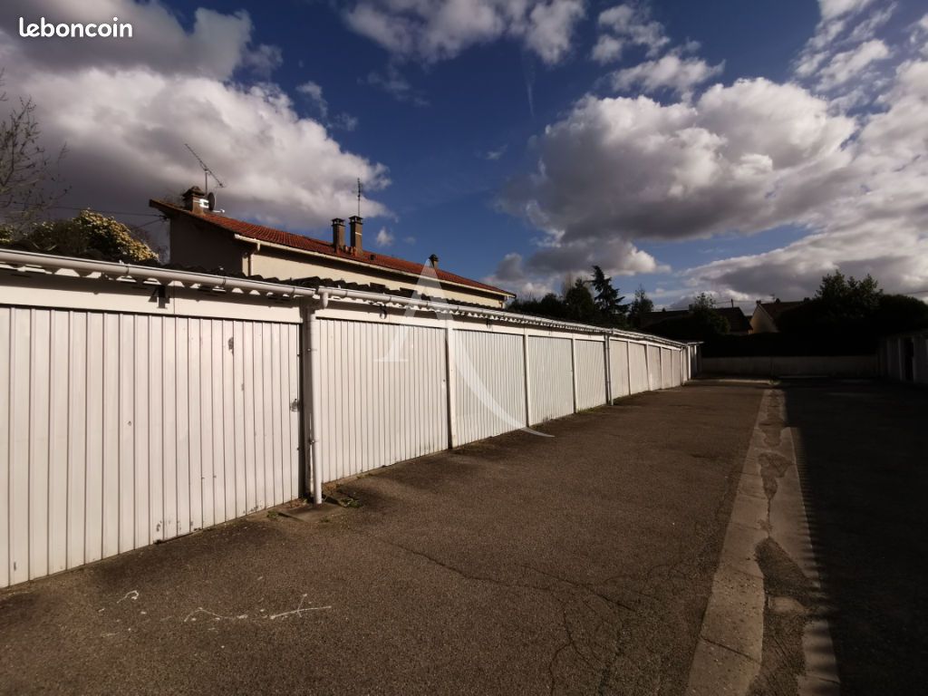Parking 12 m² · à Yerres · 12 m² · 100 €/mois