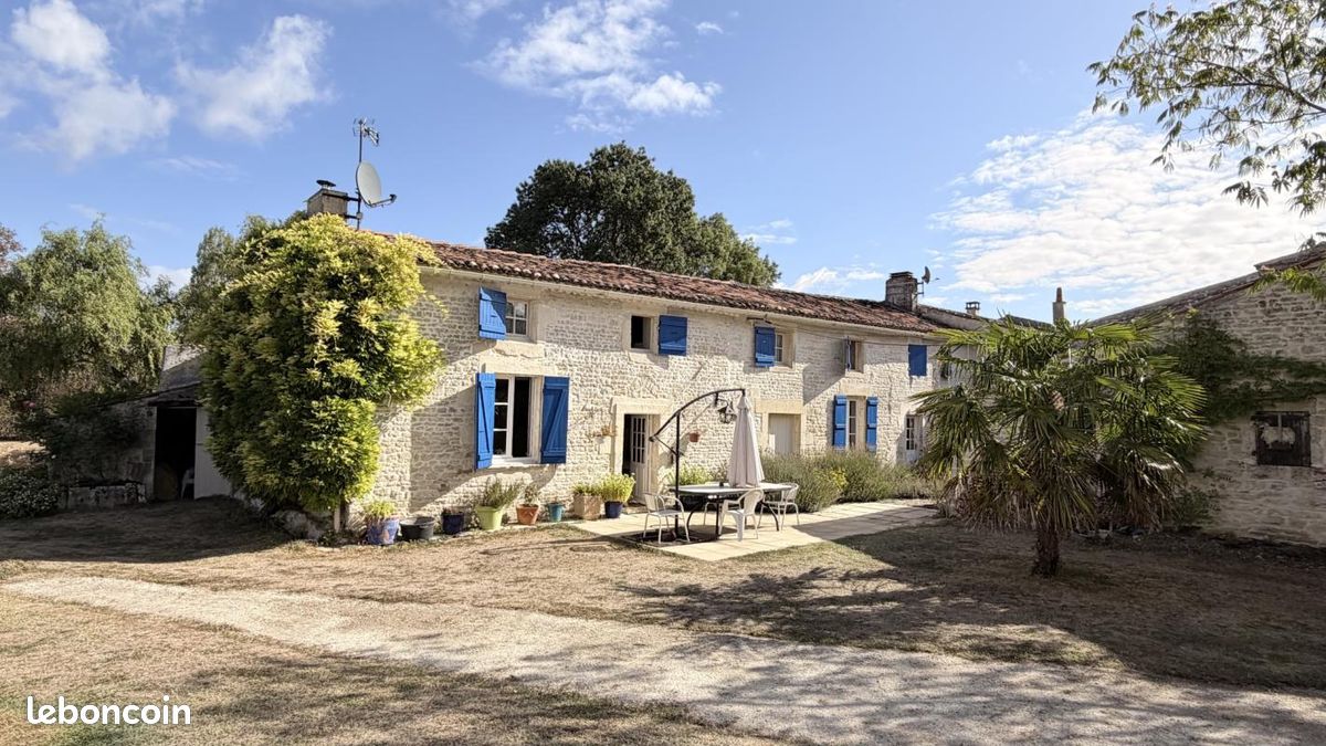 Maison 9 pièces 240 m² · à Saint-Hilaire-de-Villefranche · 240 m² · 318 000 €