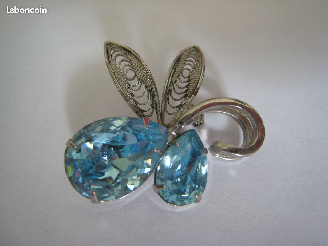 Broche Vintage Filigrane Argentée Avec Strass - Occasion - Sans Marque