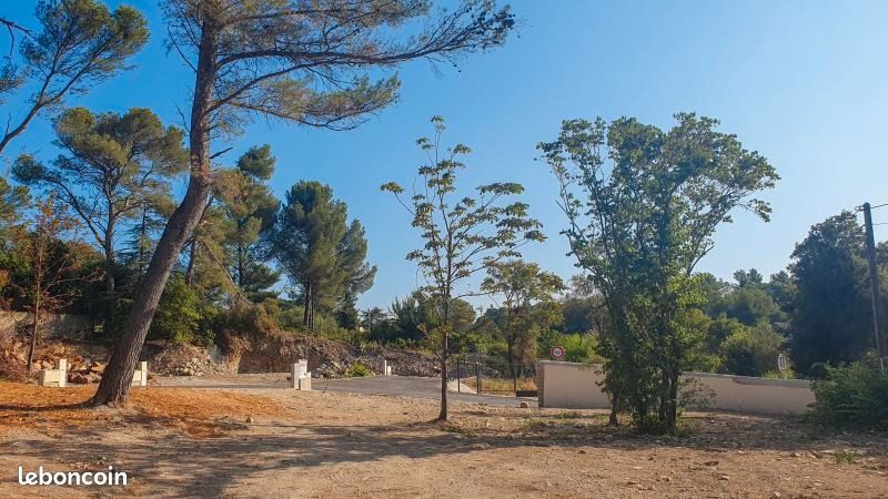 Terrain 387 m² · à Nîmes · 149 900 €