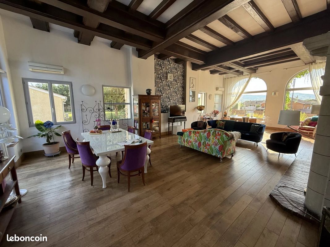 Appartement 6 pièces 237 m² · à Belleville-en-Beaujolais · 237 m² · 369 000 €