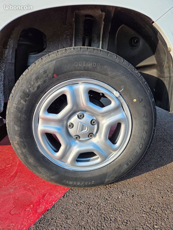 Dacia Duster 1.5 L Blue-DCI 95 CH "Essentiel" (image 8)