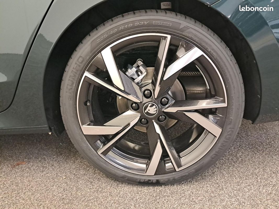 SKODA Octavia Combi 1.5 TSI Hybrid 150 ch ACT DSG7 Sportline (image 9)