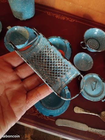 BELLE CAFETIÈRE ANCIENNE En Tôle Émaillée Bleue Avec Fleurs Et Papillon