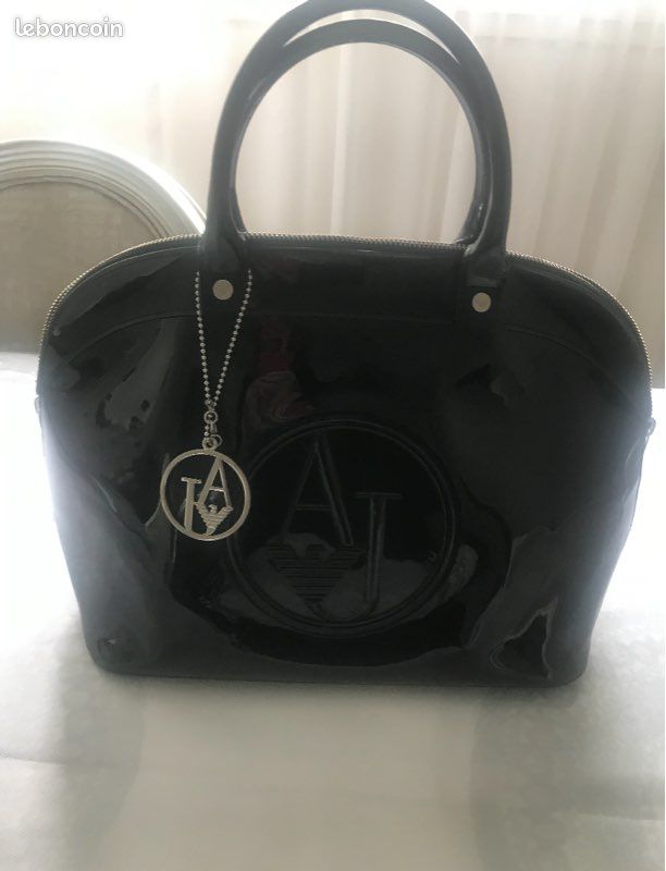Sac Armani vernis noir Accessoires Bagagerie