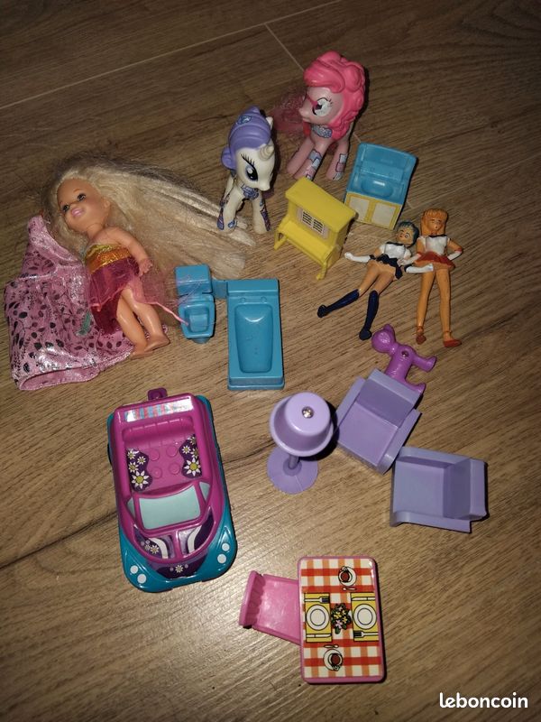 Figurines et accessoires (image 1)