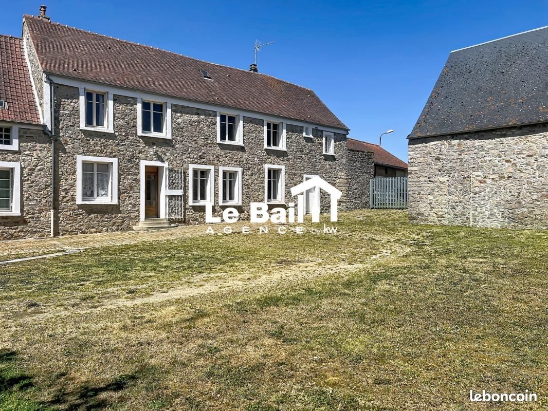 Maison 15 pièces 850 m² · à Livilliers · 850 m² · 795 000 €