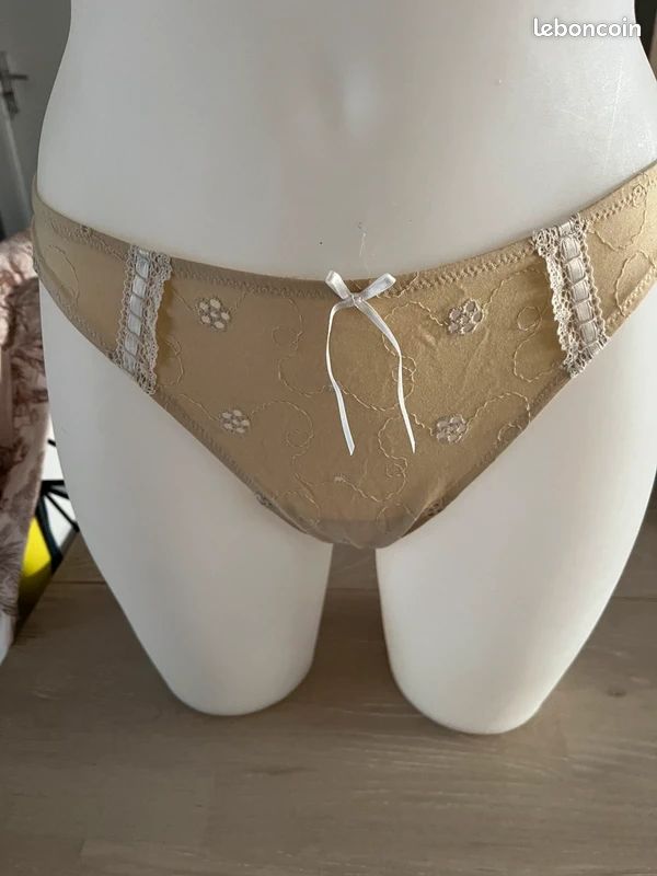 String Lise Charmel Taille 38 Modèle Jetée De Perles Couleur Orchidée Perle - Neuf Avec étiquettes