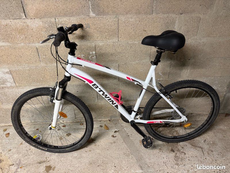 Vélo femme 26 pouces cadre L (image 1)