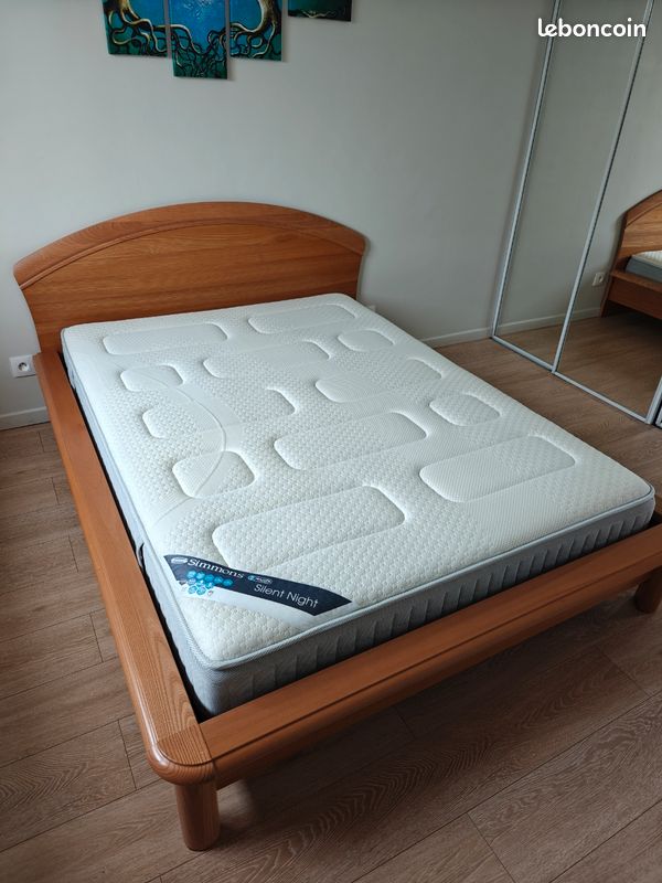 Lit, matelat, sommier, chevet marque Celio (image 1)