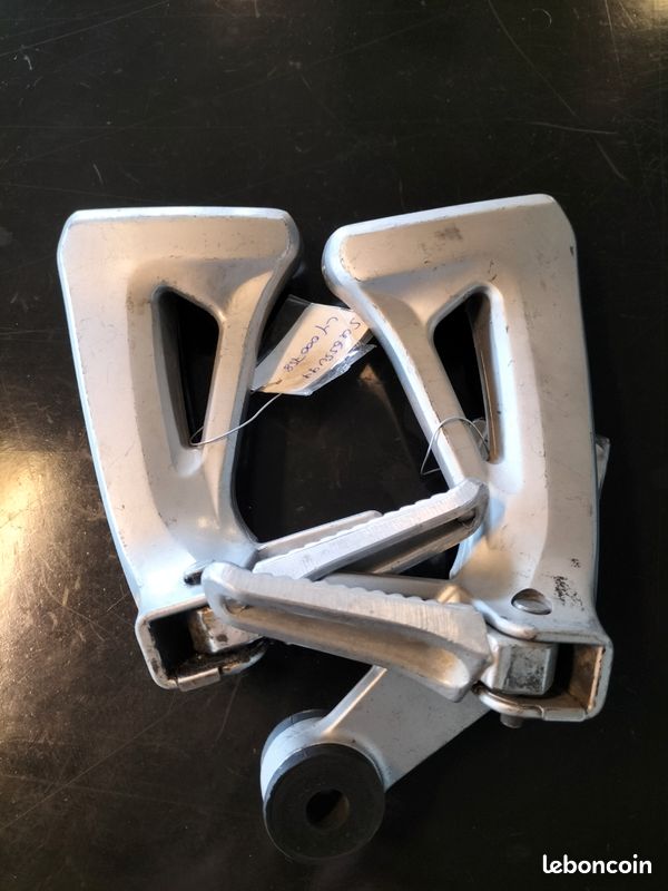 Platine arrière droite Suzuki 650 SV 1999 - - Nos pièces motos