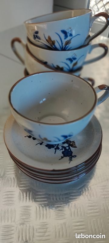 Lot de tasses et sous tasse (image 1)