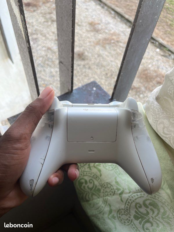 Phantom White (image 3)