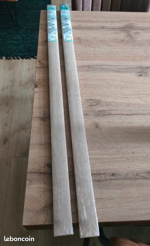 2 seuils de porte
Etat neuf
Couleur chêne
930 mm (image 2)