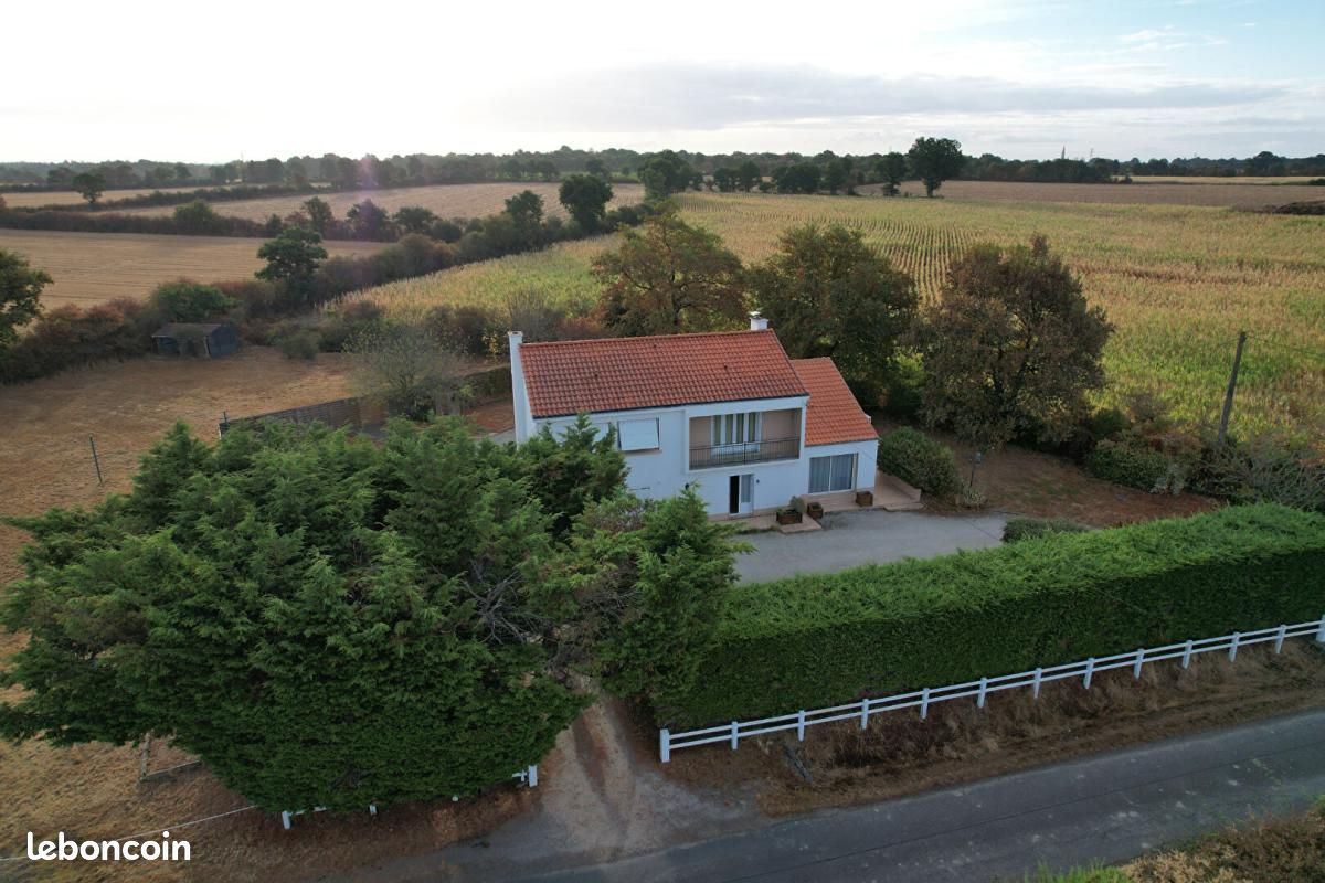 Maison 8 pièces 185 m² · à Saint-Hilaire-de-Chaléons · 185 m² · 285 000 €